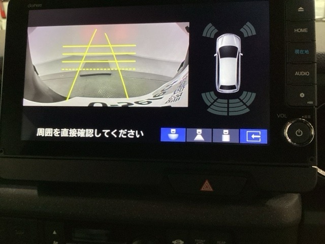 バックでの車庫入れも安心です！　リアカメラが付いているバックモニター付のナビを装備しております。バンパーについているソナーや、操作線もついており距離感も画面から確認できます。