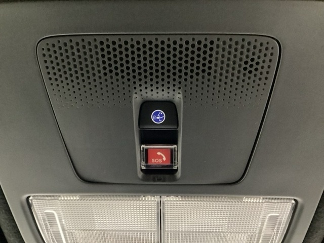 Honda CONNECT搭載車です。「Honda Total Care プレミアム」に加入頂くと、「緊急サポートセンター」や「Honda ALSOK駆けつけサービス」などのサービスが受けられます。