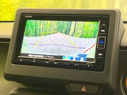 【バックカメラ】駐車時に後方がリアルタイム映像で確認できます。大型商業施設や立体駐車場での駐車時や、夜間のバック時に大活躍！運転スキルに関わらず、今や必須となった装備のひとつです！