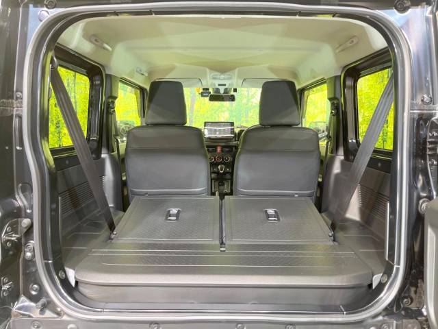 普段のお買い物や通勤、送迎等に十分な荷室スペースを確保しております。セカンドシートを倒すと、大きな荷物の積載も可能です♪