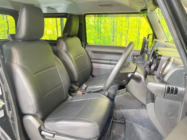 運転席シート廻りは使用感も少なく、良好な状態となっています。丁寧に使われていたことがよくわかりますね。