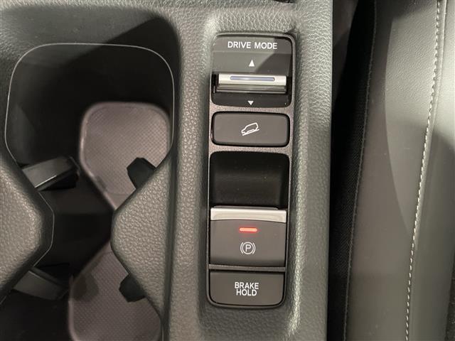 【ドリンクホルダー】長時間のドライブを快適に過ごすために、必須の車内アイテムですね。