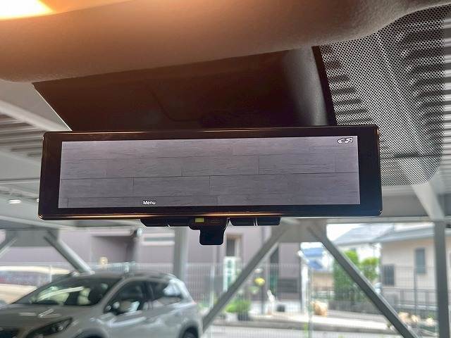 【デジタルインナーミラー】乗員、ヘッドレスト、積載物などでさえぎられがちなルームミラーの後方視界をクリアに保ちます！