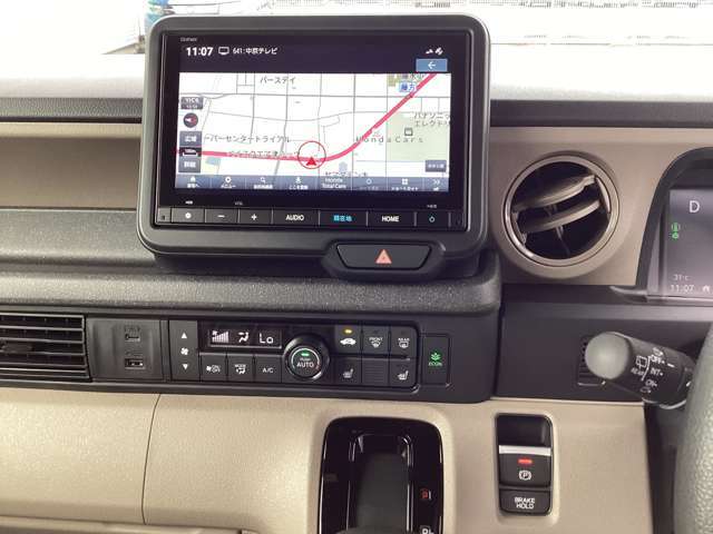 純正8インチナビ