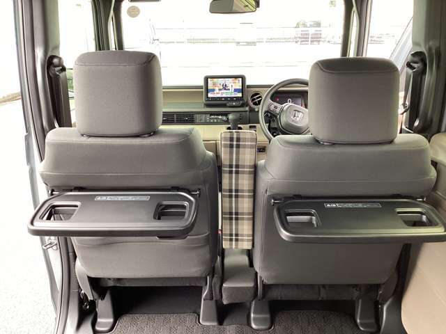 シートバックテーブル