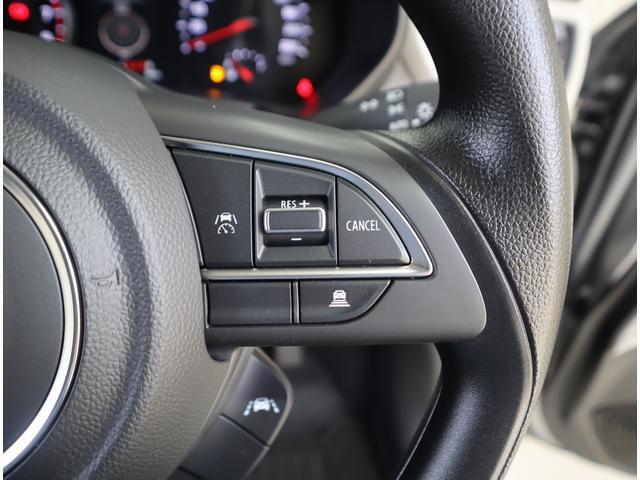 追従機能付きクルーズコントロールシステム・車線逸脱抑制機能装備☆　設定した速度を自動で維持しつつ前方の車との車間距離を保って走行し、車線をはみ出さないをサポート。高速道路走行時に便利♪