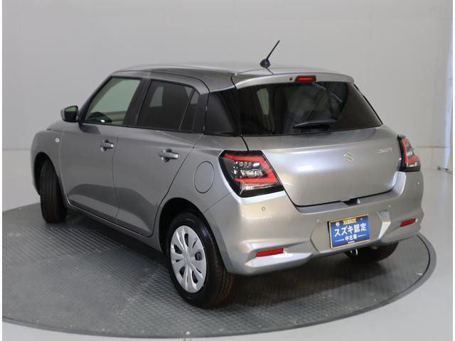 洗練されたスポーティなエクステリアのスイフト。リヤバンパーには障害物を検知するソナーも装備しており安心して運転が出来ます。