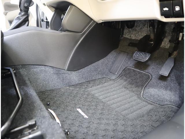 クリーニング済みフロアマット付き☆多少の使用感はありますが、この程度なら許容範囲という方には初期費用が浮いて嬉しいPOINT！