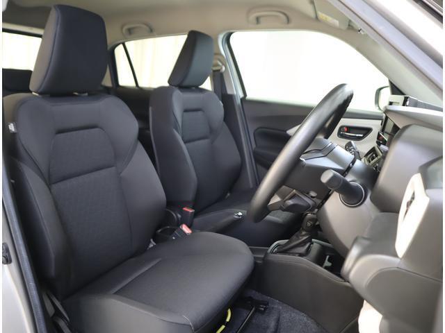 座面が長めのシートは長距離運転や毎日の運転でも疲れにくくゆったり座れます。