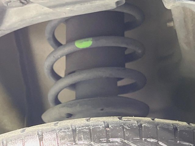 お車を安心してお乗りいただく為には、足回りの定期点検が欠かせません。サービスサポート（有償保証）では無料点検もご提供しており、安心のカーライフをお過ごしいただけるサポート体制が整っています。