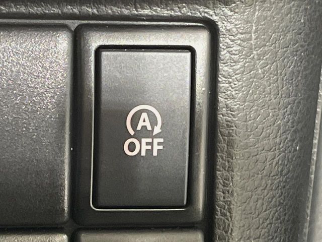 【アイドリングストップ】赤信号や渋滞で停車した際にエンジンを停止し、無駄な燃料の消費を抑えます。燃費向上や環境保護につなげる機能♪エンジンはブレーキを離せば再始動します。