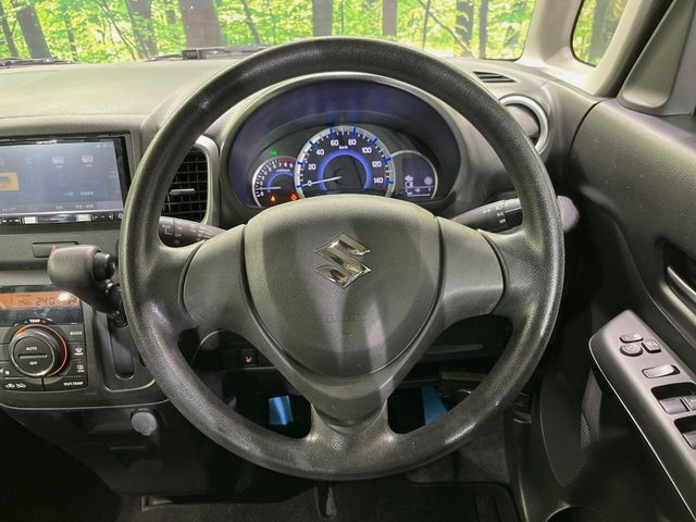 ステアリングも使用感が少なく、きれいな状態となっております♪