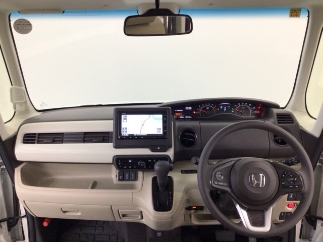 【前方視界】開放的な前方視界！運転がしやすく疲れにくいです♪窓が大きく、見通しがとっても良いおクルマですよ♪