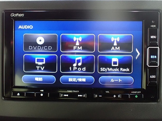 ホンダ純正ナビなのでダッシュボードにスッキリと収まっています。土地勘の無い所でも道に迷わず安心ですね！。AVも色々視聴でるのでドライブも楽しくなりますよ！