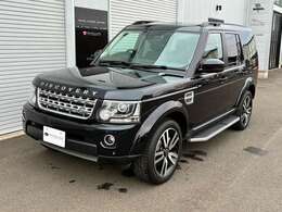 ボディカラーは日によってブラックにも見えます、純正カラーとなり、深みのある綺麗なブルーパール塗装で仕上げられております。とても上品な色合いです日本国内ですと2017年まで販売しておりますが英国は2016年まで