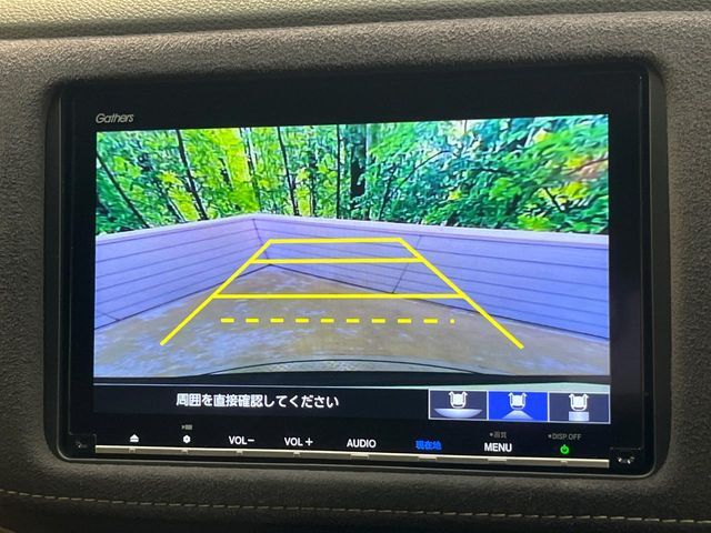【バックカメラ】駐車時に後方がリアルタイム映像で確認できます。大型商業施設や立体駐車場での駐車時や、夜間のバック時に大活躍！運転スキルに関わらず、今や必須となった装備のひとつです！