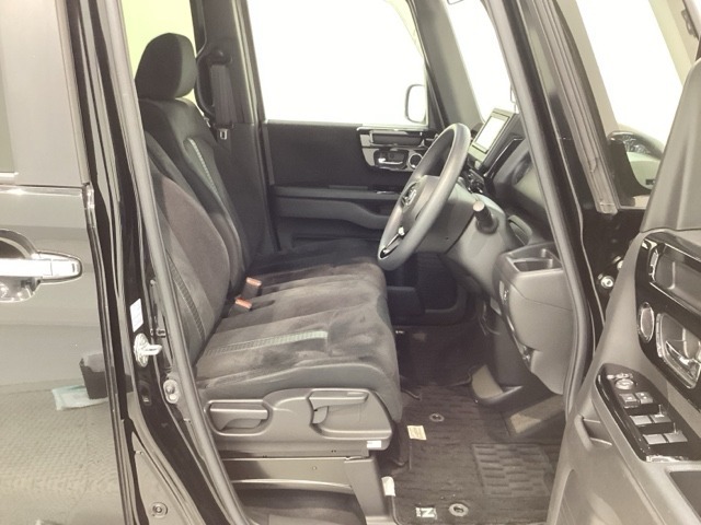 シートは厚めのクッションですのでゆったり座れますよ。