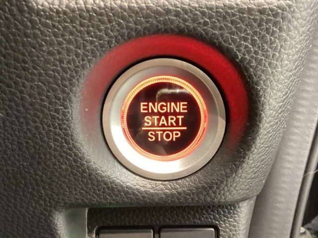 ワンプッシュでエンジンのスタート、ストップが出来て便利です。