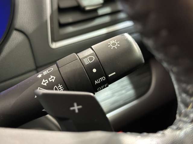 オートライト装備車両です。
