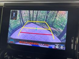 【バックカメラ】駐車時に後方がリアルタイム映像で確認できます。大型商業施設や立体駐車場での駐車時や、夜間のバック時に大活躍！運転スキルに関わらず、今や必須となった装備のひとつです！