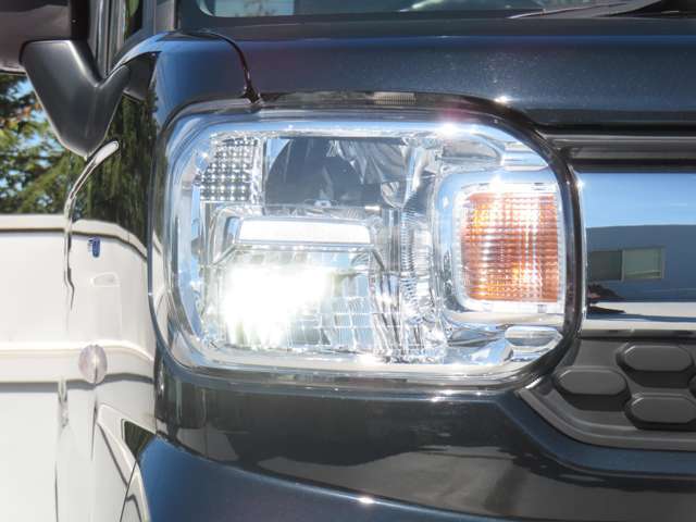 【ヘッドライト】大型のヘッドライトで夜間も明るく照らします★