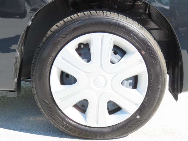 【ホイールキャップ付き】誰が言い始めたのでしょうか・・・「おしゃれは足元から」ホイールキャップで着飾ってます☆