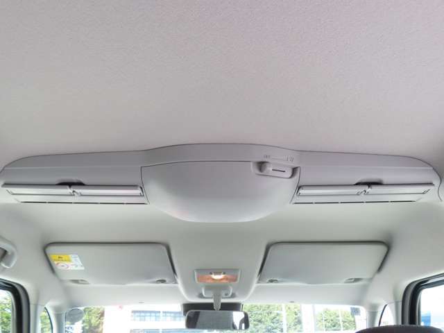 【スリムサーキュレーター】室内の空気を効率よく循環させ、室温全体を均一にキープ！小風量の高速気流を吹き出して冷い空気や温かい空気の偏りを解消します♪コンパクト設計なので室内の広さを損う事もありません☆