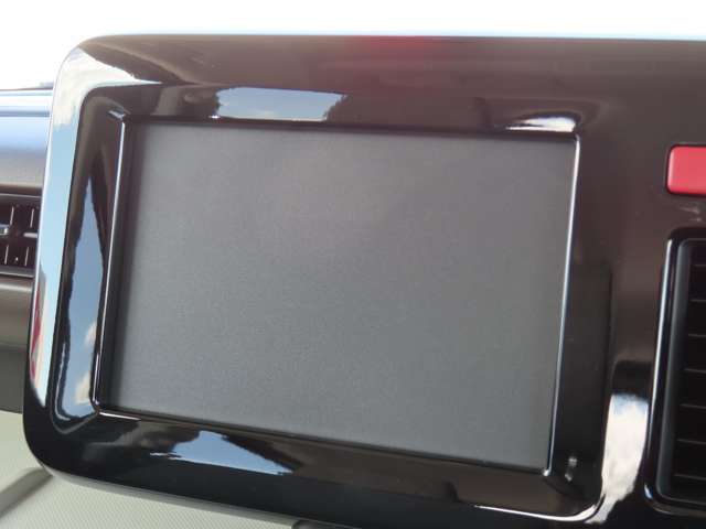 【オーディオレス】こちらのお車はオーディオレスなので、ナビゲーションを入れるも良し！お好きなメーカーのオーディオデッキを入れるも良し！豊富なディーラーオプションからお選び下さいね♪