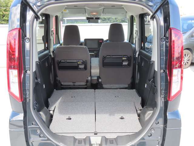 【ラゲッジルーム】2人＋とっても大きい荷物も積載可能！！