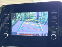 【バックカメラ】駐車時に後方がリアルタイム映像で確認できます。大型商業施設や立体駐車場での駐車時や、夜間のバック時に大活躍！運転スキルに関わらず、今や必須となった装備のひとつです！