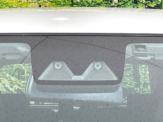 【スマートアシスト】走行中に前方の車両等を認識し、衝突しそうな時は警報とブレーキで衝突回避と被害軽減をアシスト。より安全にドライブをお楽しみいただけます。