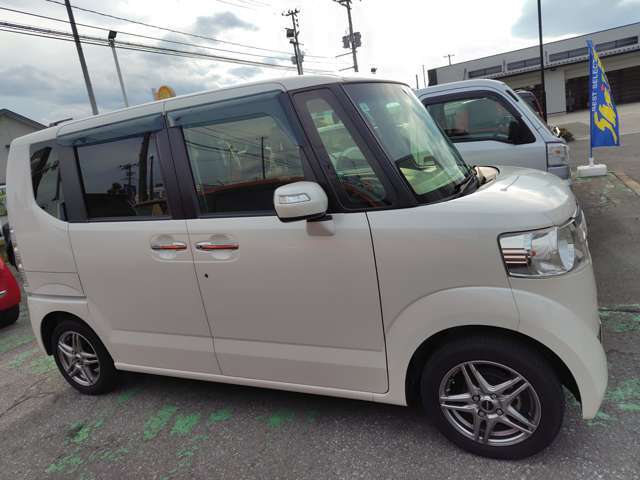 運転席側も薄キズ程度で綺麗です！