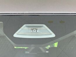 【スズキ　セーフティサポート】走行中に前方の車両等を認識し、衝突しそうな時は警報とブレーキで衝突回避と被害軽減をアシスト。より安全にドライブをお楽しみいただけます。