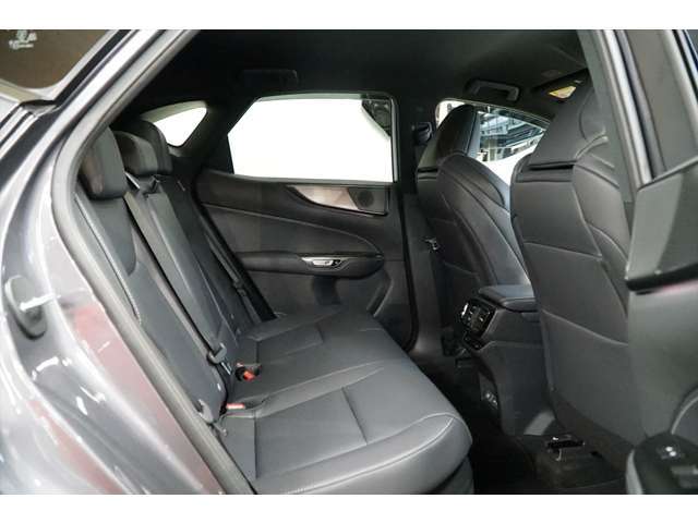 ・後左右席 ISOFIX チャイルドシート固定用アンカレッジ・LED フロントフォグランプ・LED クリアランスランプ・フル LED リヤコンビネーションランプ・オートライトシステム