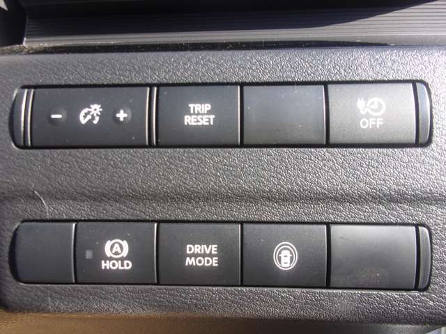 電気自動車ならではのドライブモード付き！力強い走りのSモード・燃費重視のエコモード・ノーマルモードにスイッチ一つで簡単に切り替え可能です！ハンドルヒーター付きで、寒い時期は快適です♪