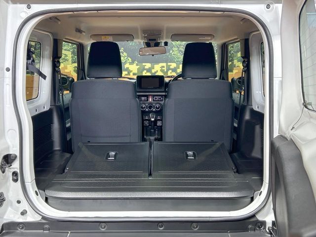 普段のお買い物や通勤、送迎等に十分な荷室スペースを確保しております。セカンドシートを倒すと、大きな荷物の積載も可能です♪