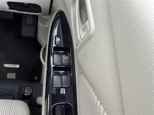 【フロアマット】車内を綺麗に保つのには必須のアイテムです。当店ではフカフカな新品マットも絶賛取り扱い中！ぜひご相談くださいませ。◆ご来店予約受付中！無料の来店予約は【来店予約をする】ボタンから！◆