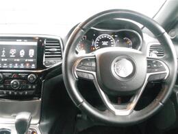 輸入車在庫を全国のLIBERALA店舗にて在庫展示しております。落ち着いた商談スペースにて、お気に入りの1台をごゆっくりお選び下さい。