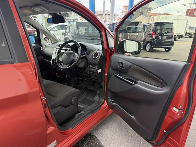 ilion（イリオン）の展示場では、国産車から輸入車まで様々な車種をご覧いただけます。お気軽にご来店下さい。