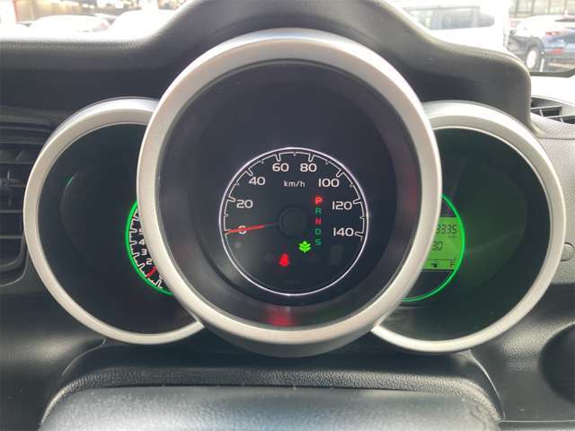 当店は最新鋭の設備を完備した大型工場併設店です☆車検・点検などオーナー様の信頼を得られるよう日々整備士達は努力を欠かしません。ハイブリッドに関する知識や診断機など確りご用意し安心をお届けします☆