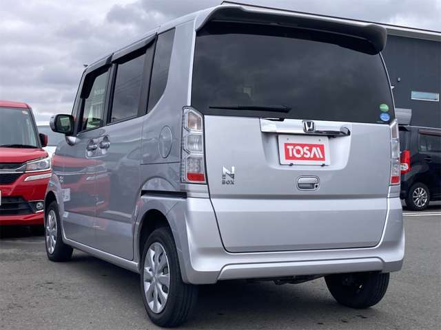 当店は最新鋭の設備を完備した大型工場併設店です☆車検・点検などオーナー様の信頼を得られるよう日々整備士達は努力を欠かしません。ハイブリッドに関する知識や診断機など確りご用意し安心をお届けします☆