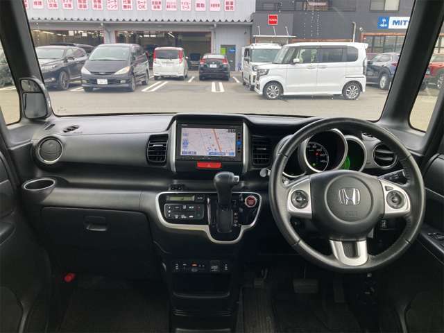 当店は常時100台の在庫を展示しており、県内随一規模のハイブリッドカー専門店です。当社独自の中古ハイブリッドカー呼称「Re:HYBRID」。厳しい条件をクリアした確かな商品をお客様にお届けします。