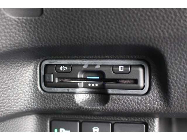 もちろんETC付きでビルトインタイプを装備！見た目もスマート♪高速道路の料金所も楽々通過♪
