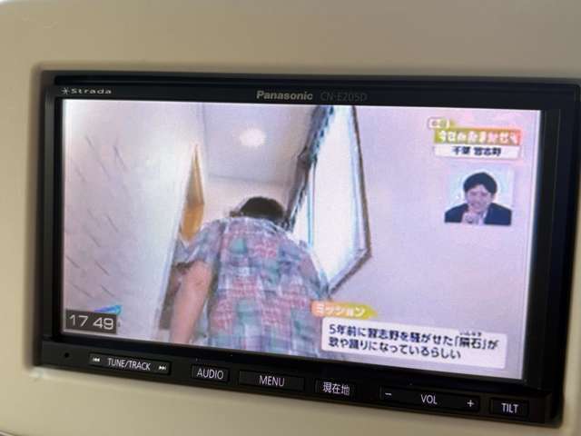 ナビと移動時視聴可能なTV付き。バックカメラも付いていますので駐車も安心。ご来店の際は事前に電話予約ください。