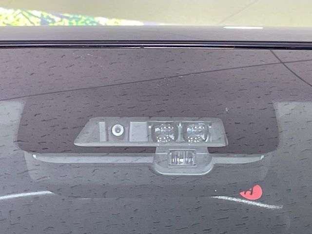【三菱e-Assist】走行中に前方の車両等を認識し、衝突しそうな時は警報とブレーキで衝突回避と被害軽減をアシスト。より安全にドライブをお楽しみいただけます。