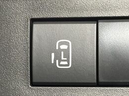 【パワースライドドア】スマートキーや運転席のスイッチでスライドドアの開閉が可能♪電動だから力を入れてドアを開ける必要が無く、小さいお子様でも、重い荷物を持っている時もラクに開け閉めできます♪