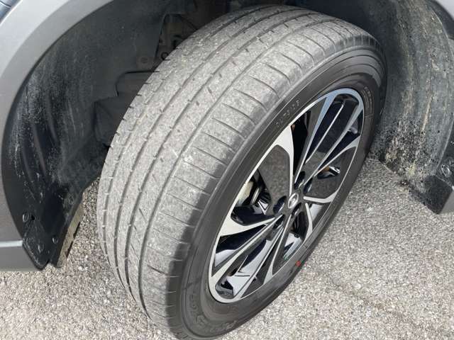 【タイヤ・ホイール】『タイヤ/ホイール周辺』の画像になります。写真の内容に関してご不明点、ご質問等がございましたらお気軽にガリバー店舗までお問い合わせください。