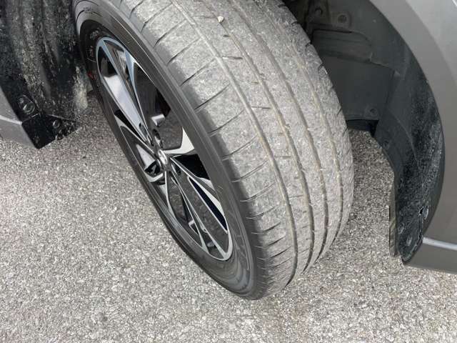 【タイヤ・ホイール】『タイヤ/ホイール周辺』の画像になります。写真の内容に関してご不明点、ご質問等がございましたらお気軽にガリバー店舗までお問い合わせください。