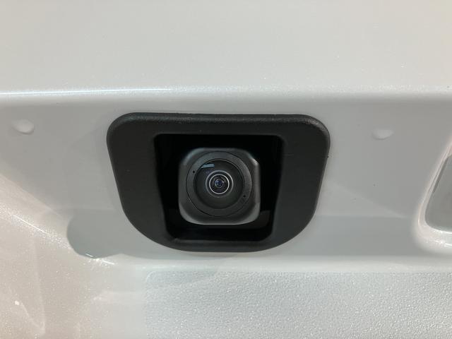 見えにくい後方をカーナビ画面で確認できるので非常にありがたい装備ですね♪　純正のカーナビ連動です☆