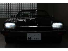 世界一美しいオープンと謳われ、未だに根強い人気を誇る稀代の名車、XJーSコンバーチブルモデルの入庫でございます！熟成を重ねたV12エンジンは、あくまでも品のあるシルキーッシュなテイスト